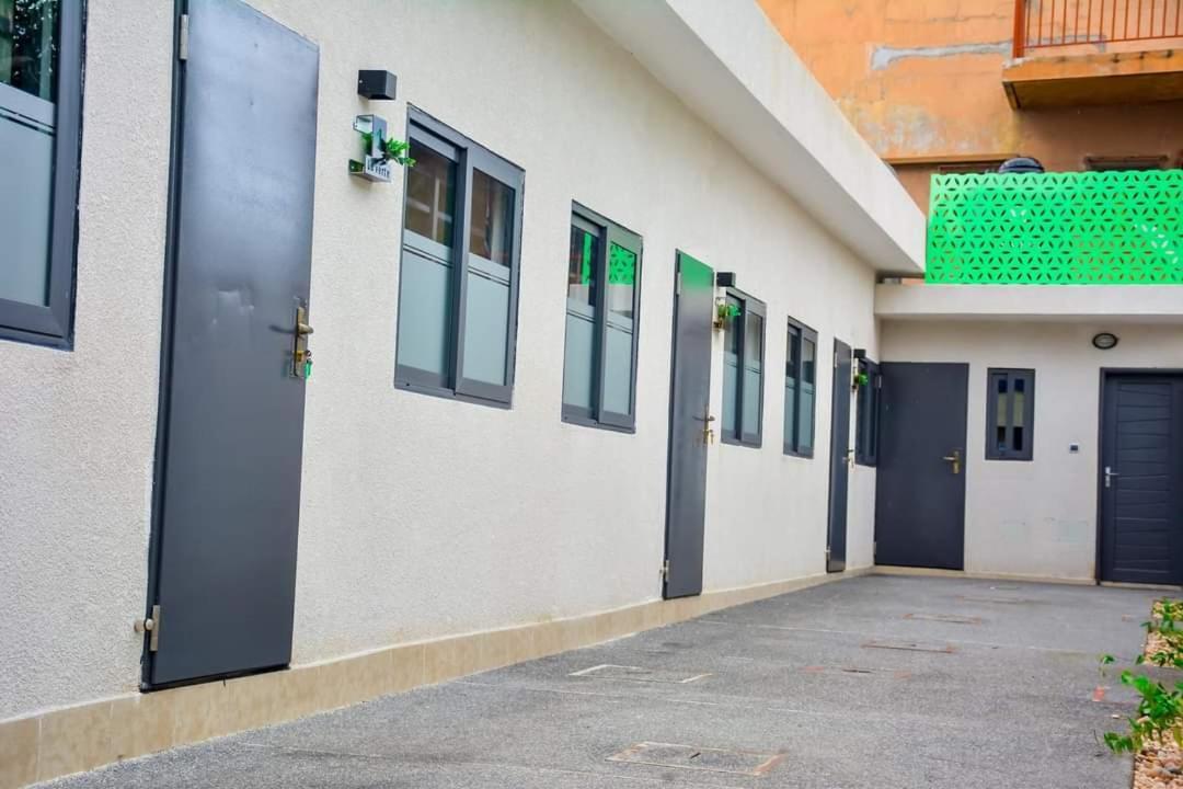 كوتونو Klik Klak Appart Hotel المظهر الخارجي الصورة